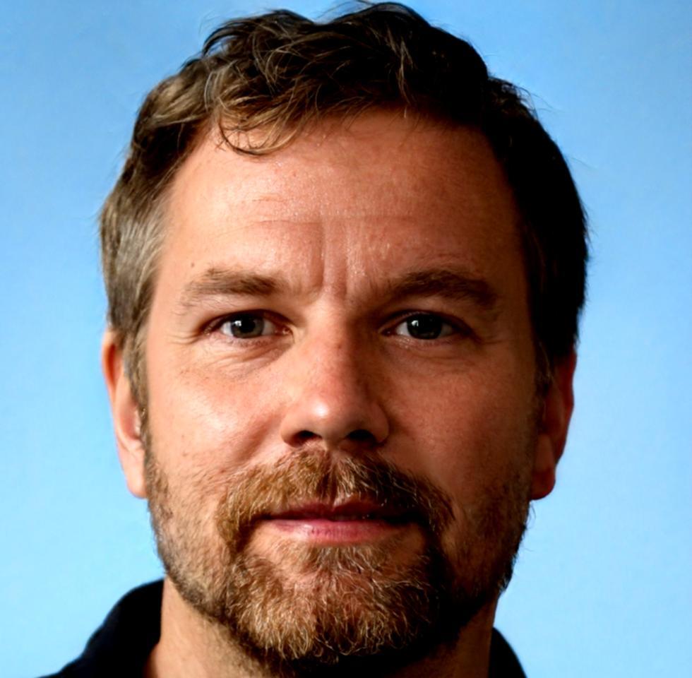 Senior financial educator specializing in forecasting methodologies